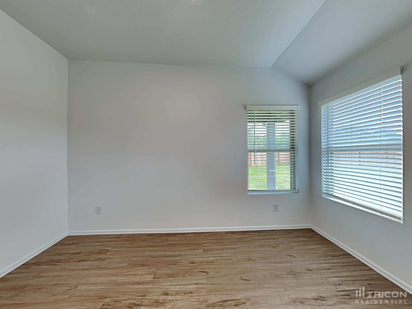 Building Photo - 1911 Ballesteros St