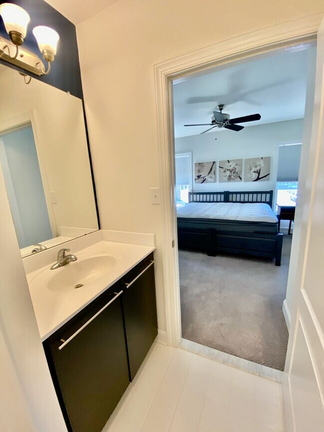 Building Photo - SIENA Place/PACKER PARK CORNER 4 Bedroom/2...