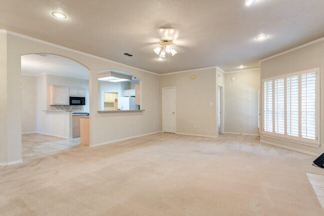 Building Photo - 111 N Vicksburg Ave