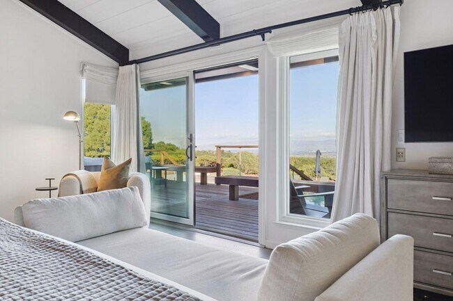 Building Photo - 6 Friars Ln