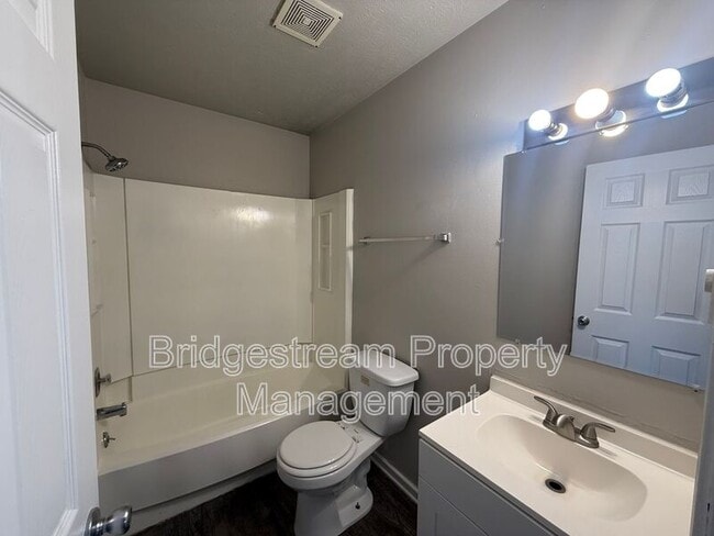Building Photo - 4650 Waynedale Cir