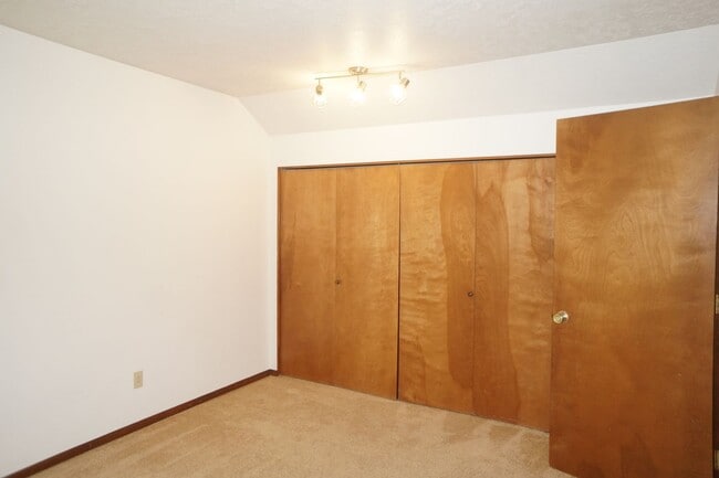 Building Photo - Lake Oswego South Shore Traditional