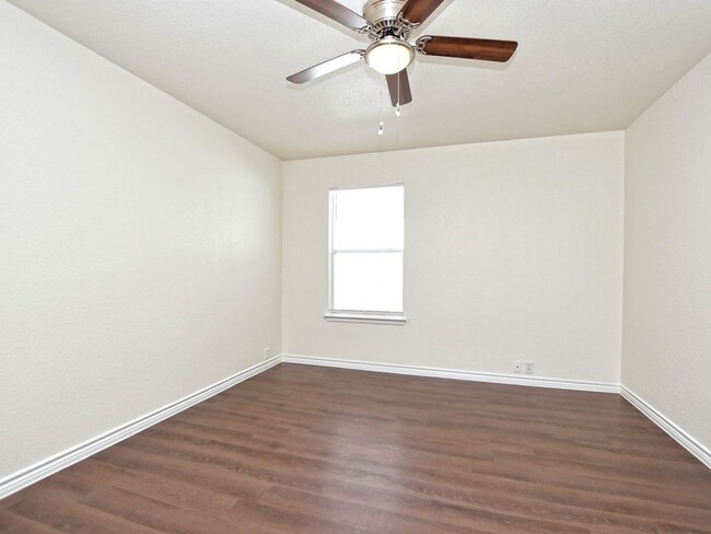 Building Photo - Beautiful 4 Bedroom / 2 Bath Home in Eagle...