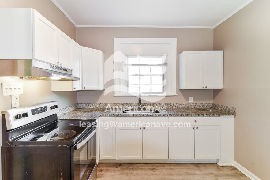 Building Photo - 610 E Edgemont Ave