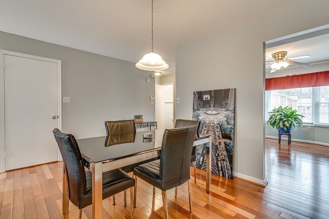 Building Photo - Charming 3 Bedroom Home in Prime Clinton L...