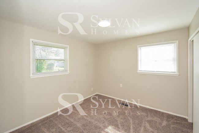 Building Photo - Enjoy living the good life in this 3 bedro...