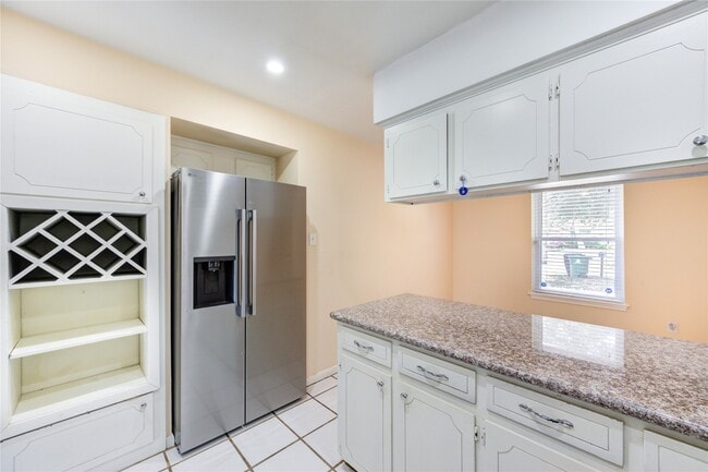 Building Photo - 5711 Weeping Willow Rd