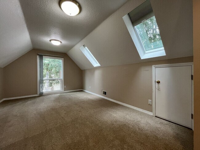 Building Photo - Stunning 4BR Home with Formal Living & Dining, Office & Gourmet Kitchen