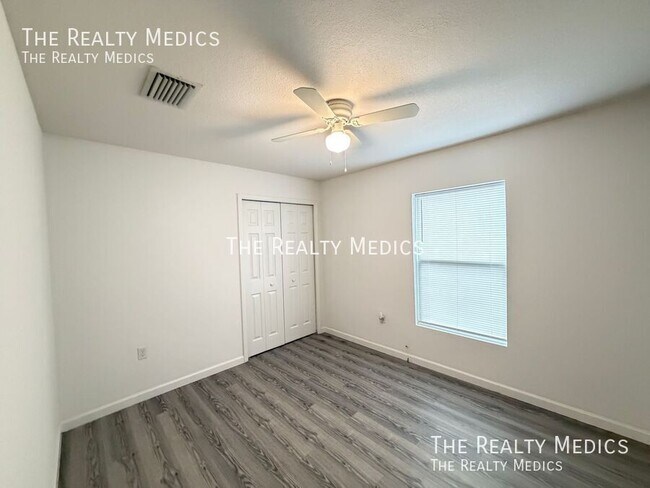 Building Photo - 15137 SW 61st Ct