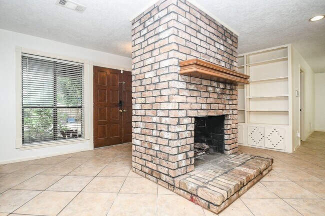 Building Photo - 6702 Spring Leaf Dr