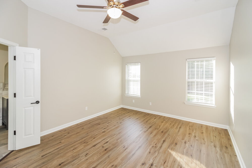 Building Photo - 1125 Red Fern Cir W