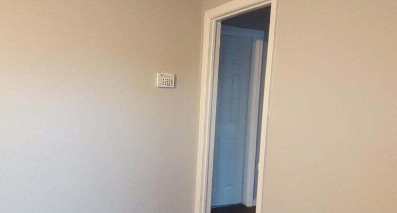 Building Photo - 2208 Farola Dr
