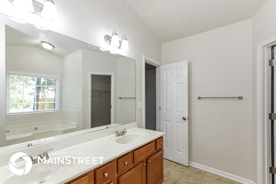 Building Photo - 3410 Poplar Ridge Dr