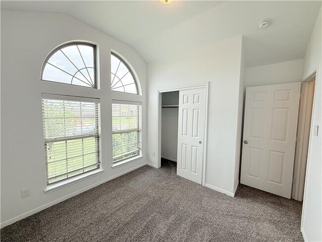 Building Photo - 531 Parkfield Ln