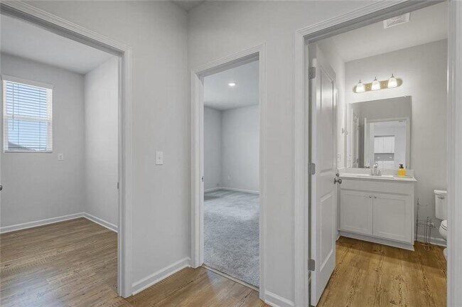 Building Photo - 249 Arwen Dr