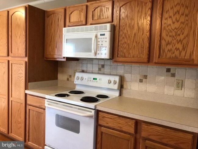 Building Photo - 711 Yorktown Blvd