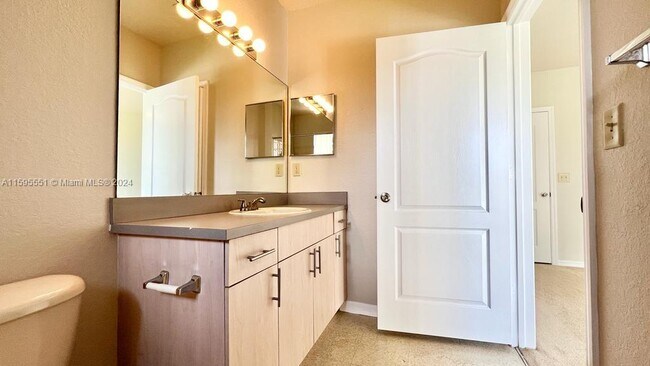 Building Photo - 126 SW Peacock Blvd