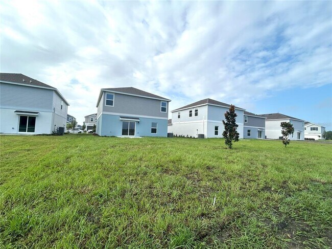 Building Photo - 5683 Ficus Aurea St