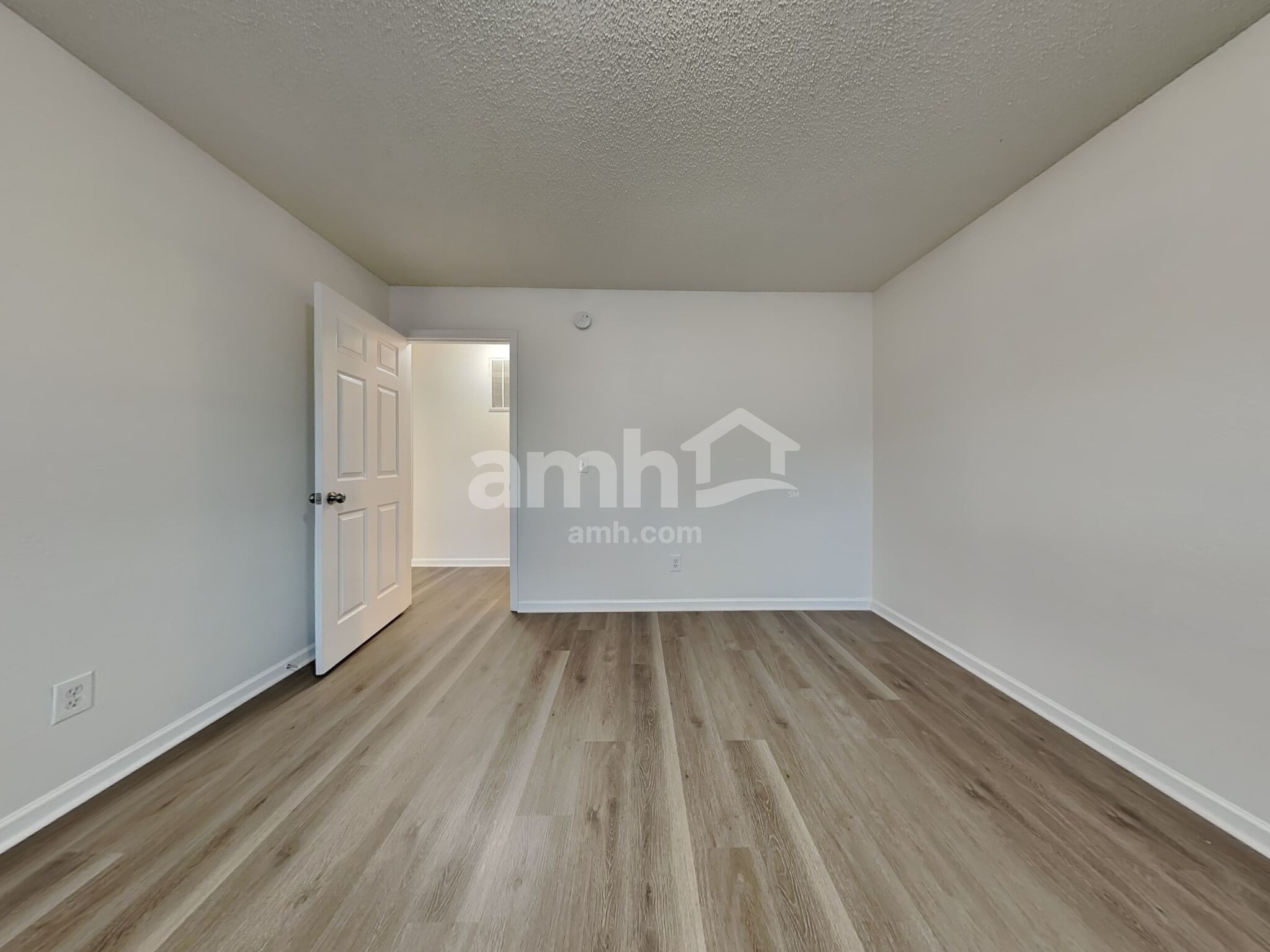 Building Photo - 506 Diamond Cut