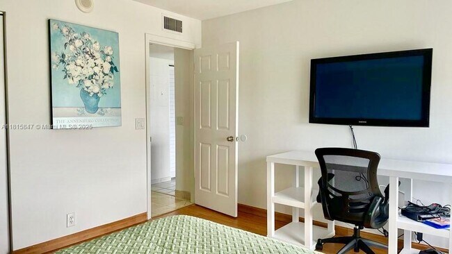 Building Photo - 3500 Mystic Pointe Dr
