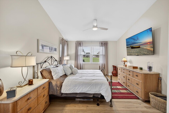 Building Photo - 18221 SE Fairview Cir