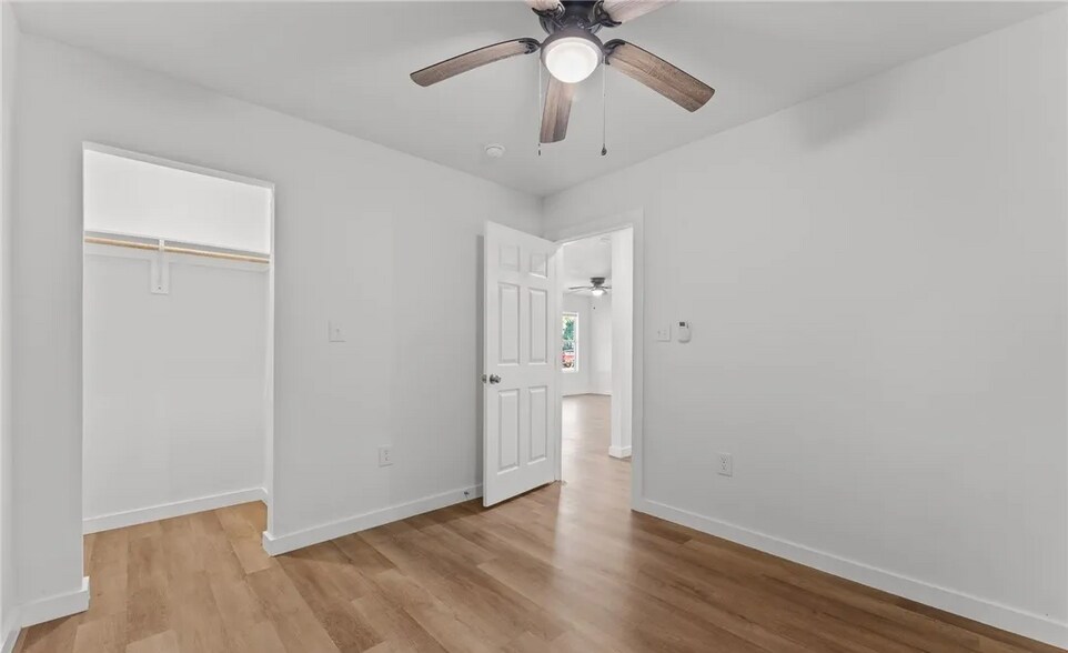 Building Photo - 112 Linda Dr