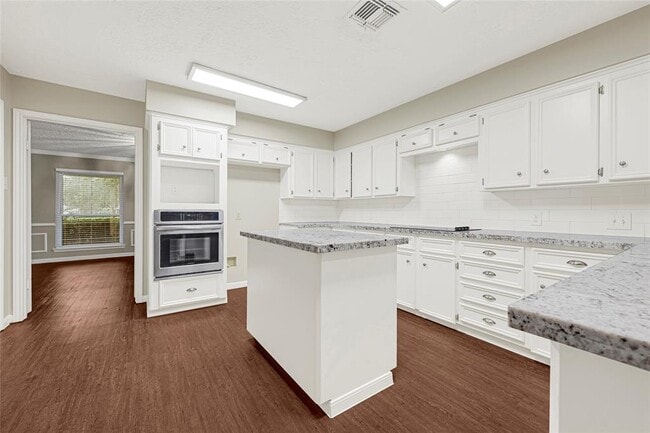Building Photo - 1714 Quarterpath Dr