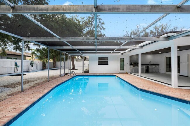 Building Photo - 2306 S San Jose Cir