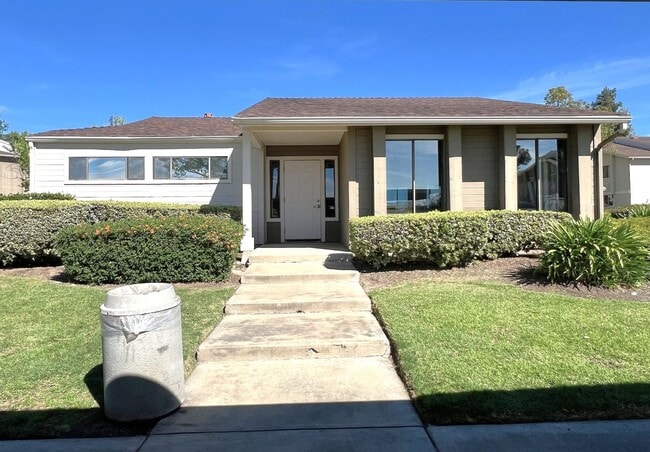 Building Photo - Ground Level 2 Bedroom Condo with Private Patio in Gated Community for Lease