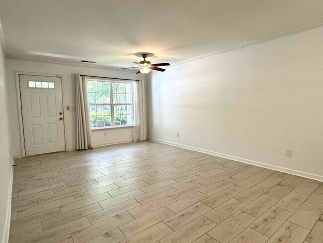 Building Photo - 8120 Christmas Ct