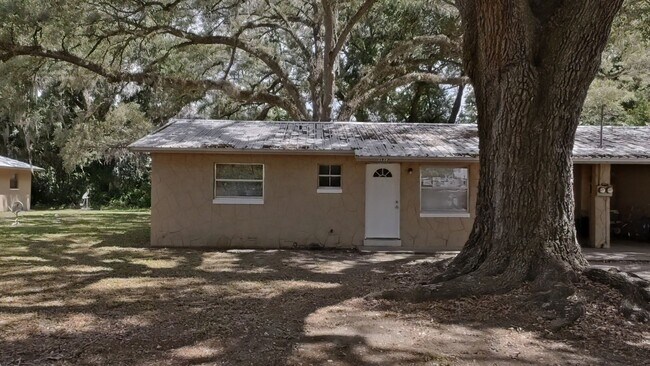 Primary Photo - Lovely 2/1 - Convenient Location