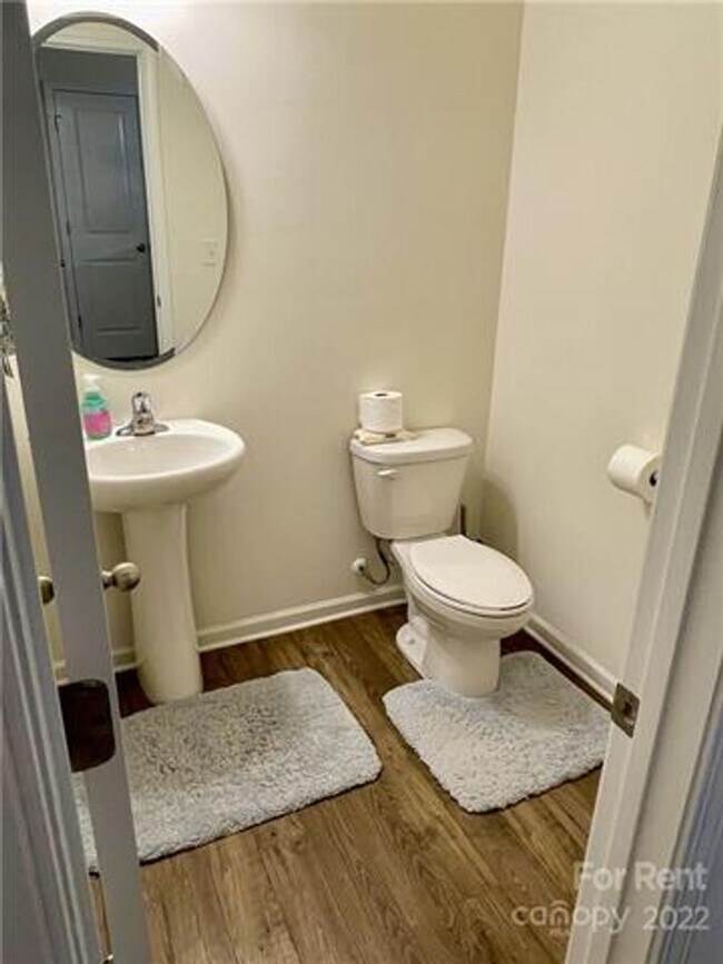 Building Photo - Captivating Single Family Home | 3 BR/2.5BA | 1-Car Covered Parking |In Highland Park