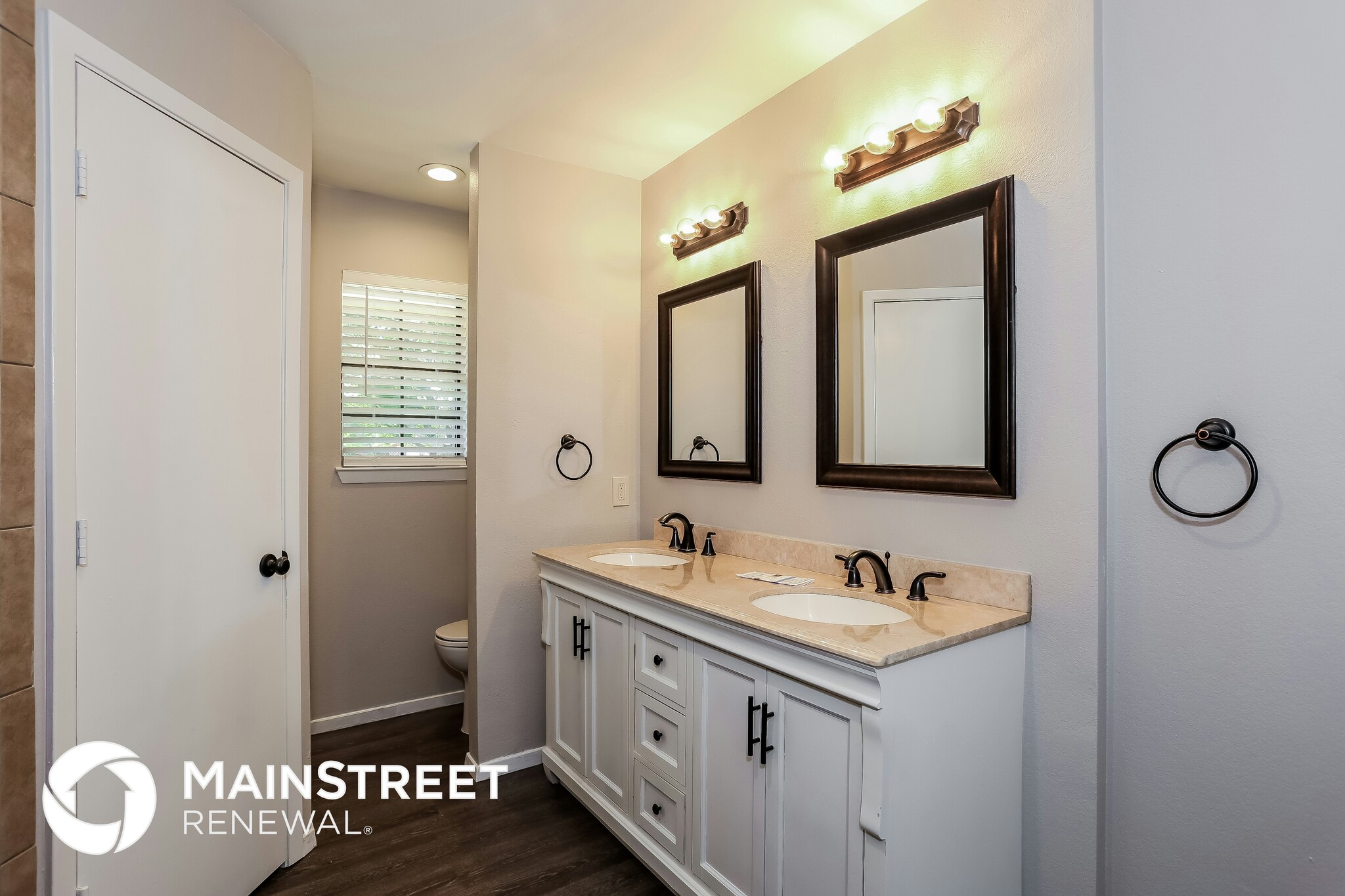 Building Photo - 1600 E Bankhead Dr