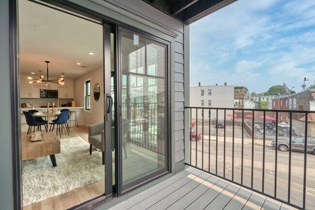 Building Photo - 74 Brooks St