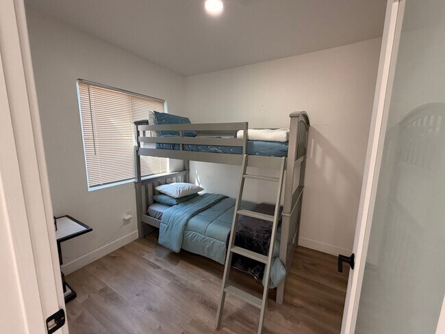 Building Photo - 1830-36 Newton Ave