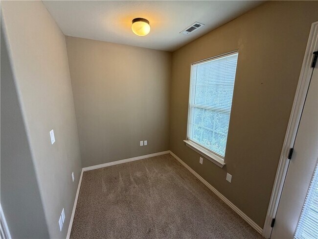 Building Photo - 537 N Keats Dr