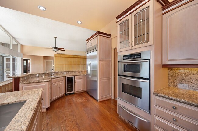 Building Photo - Luxury Living with Stunning 360-Degree Vie...