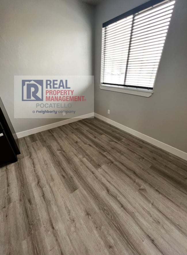 Building Photo - 3 Bedroom 2.5 Bathroom Town Home - 1 Car G...