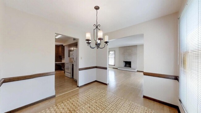 Building Photo - 933 High Meadow Dr