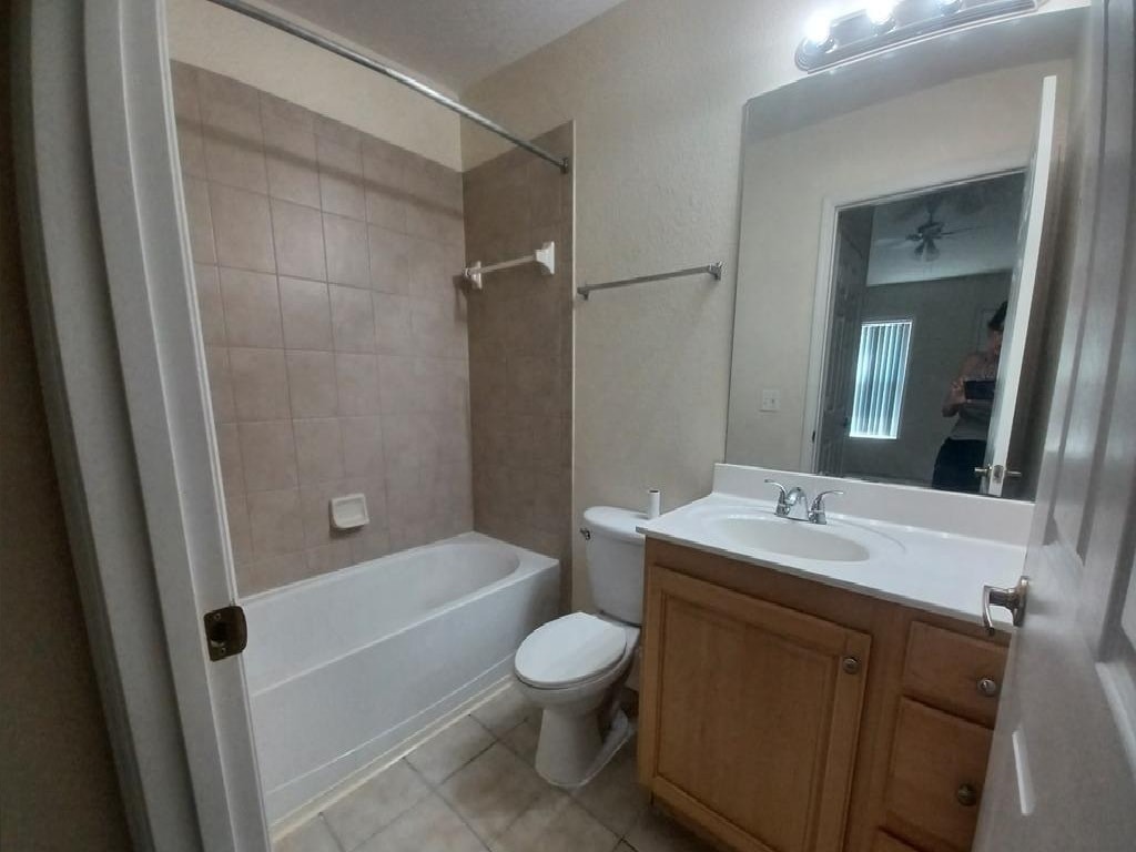 Master Bath - 211 Cape Cod Dr