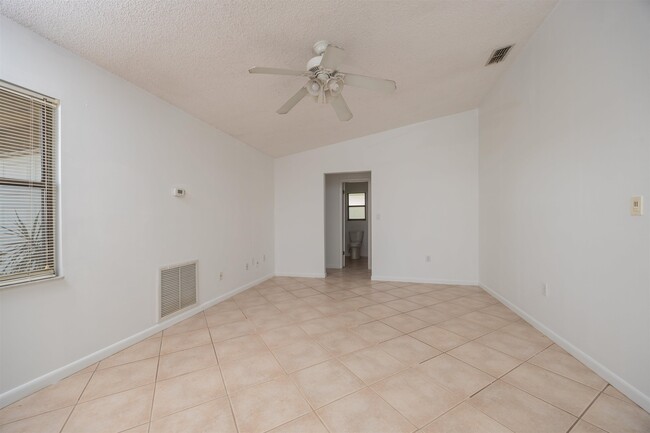 Building Photo - 114 Lobelia Rd