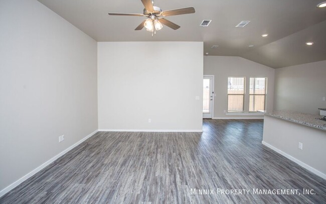 Building Photo - 2124 N Texas Ave