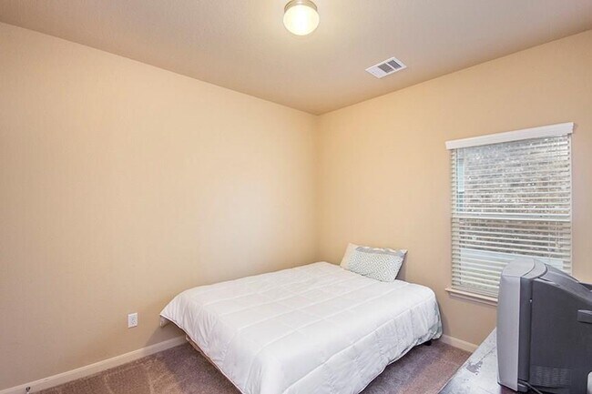 Building Photo - 207 Yukon Cove