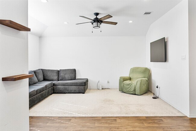 Building Photo - 21611 Flowering Gdn Ln