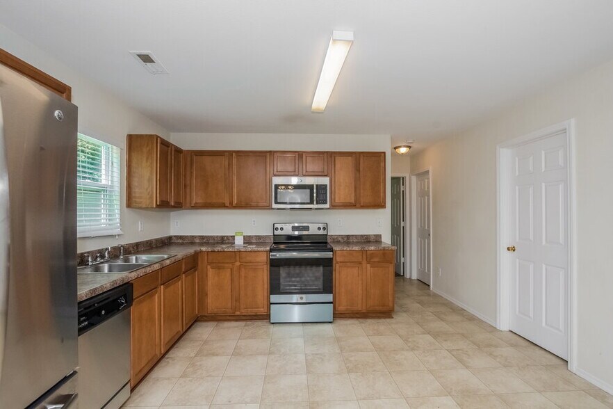 Building Photo - 3031 Buckleigh Dr