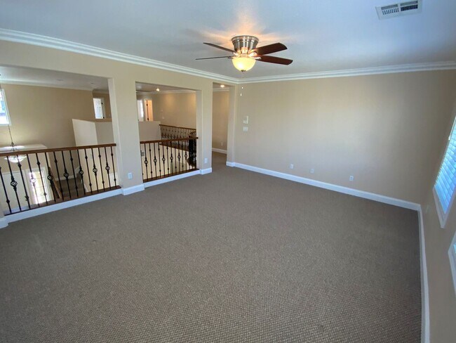 Building Photo - SUPER UPGRADED 3BD/2.5BA HOME W/ POOL/SPA!!