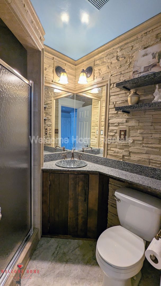 Building Photo - 4520 S Thompson Ave