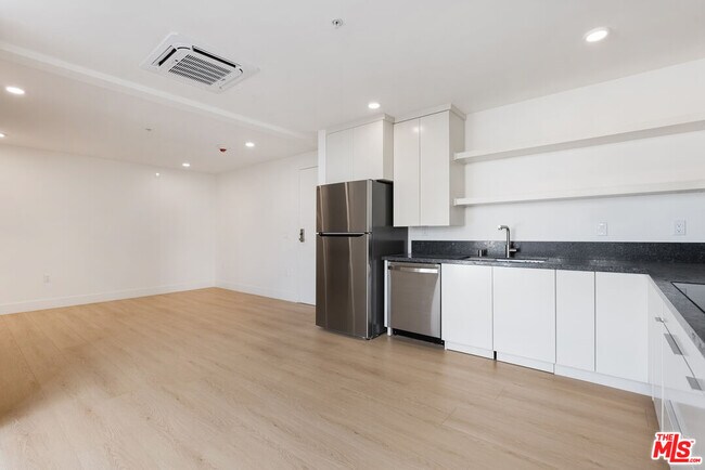 Building Photo - 8561 Belmont St