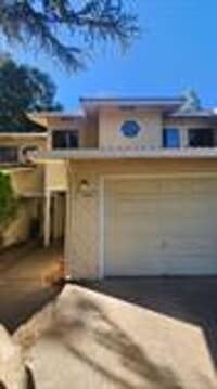 Building Photo - 3-Bedroom Condo Near Columbia Jr. College