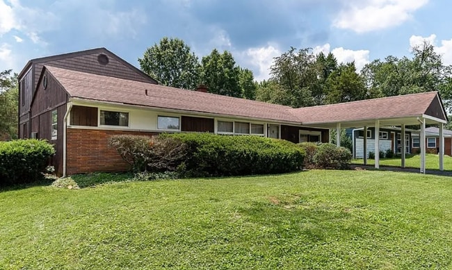 Primary Photo - 2723 Hillview Dr